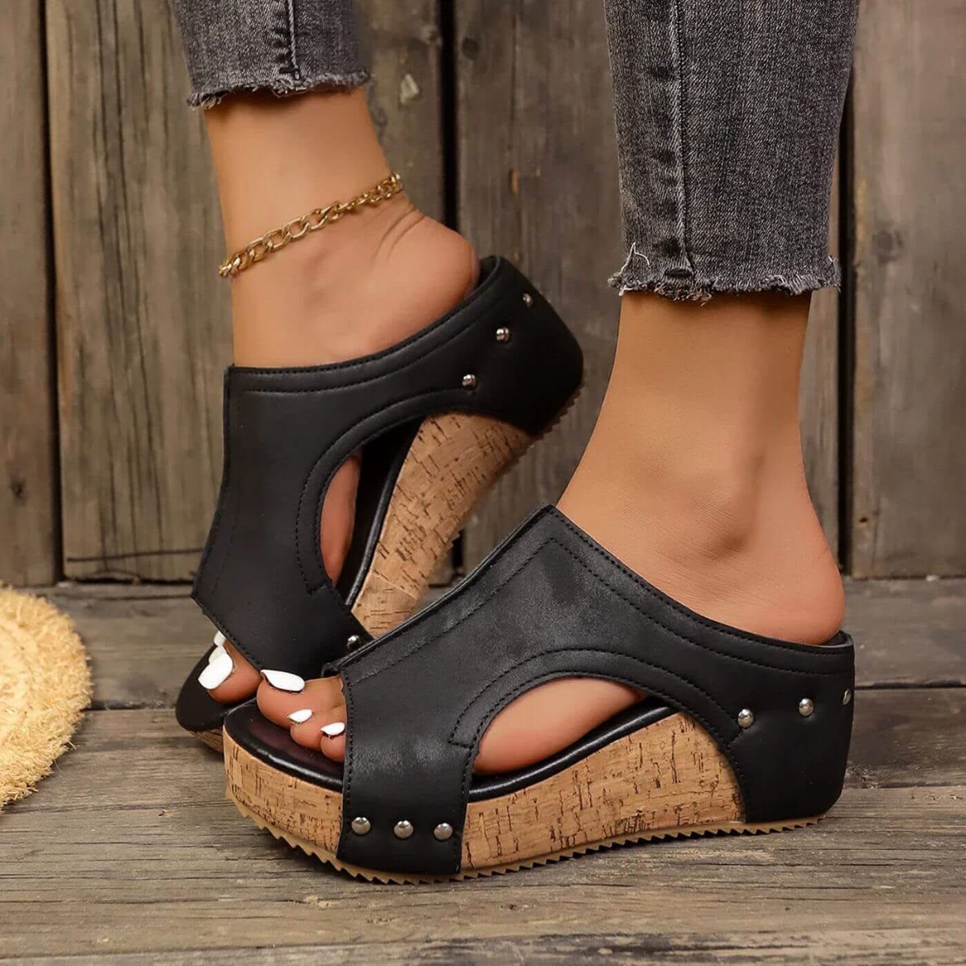 SANDALIAS CON TACHUELAS TESA